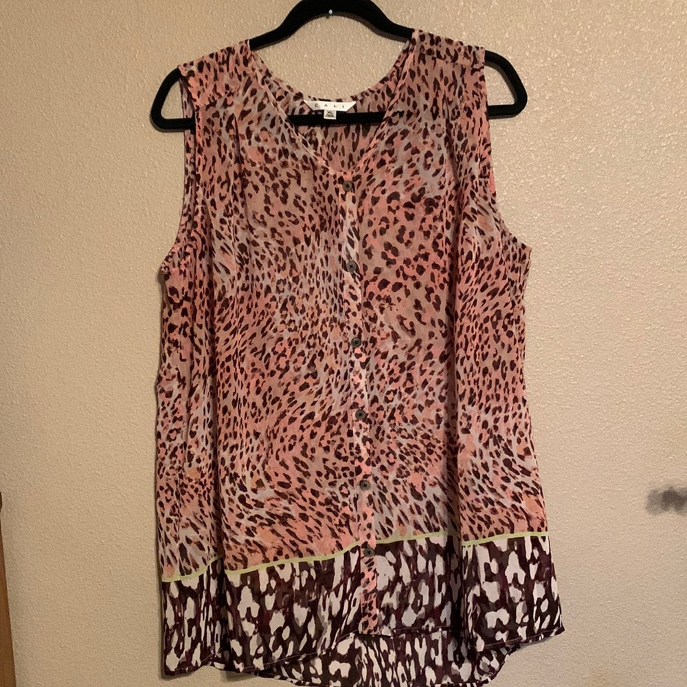 🛍️CAbi🛍️ XL Button Front Sleeveless Top